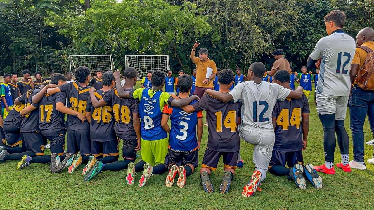 Equipo de Scouting del Club Athetico Paranaense, con apoyo del Ejército Nacional, llegó a Colombia para conocer jóvenes talentos del fútbol de comunidades vulnerables.
