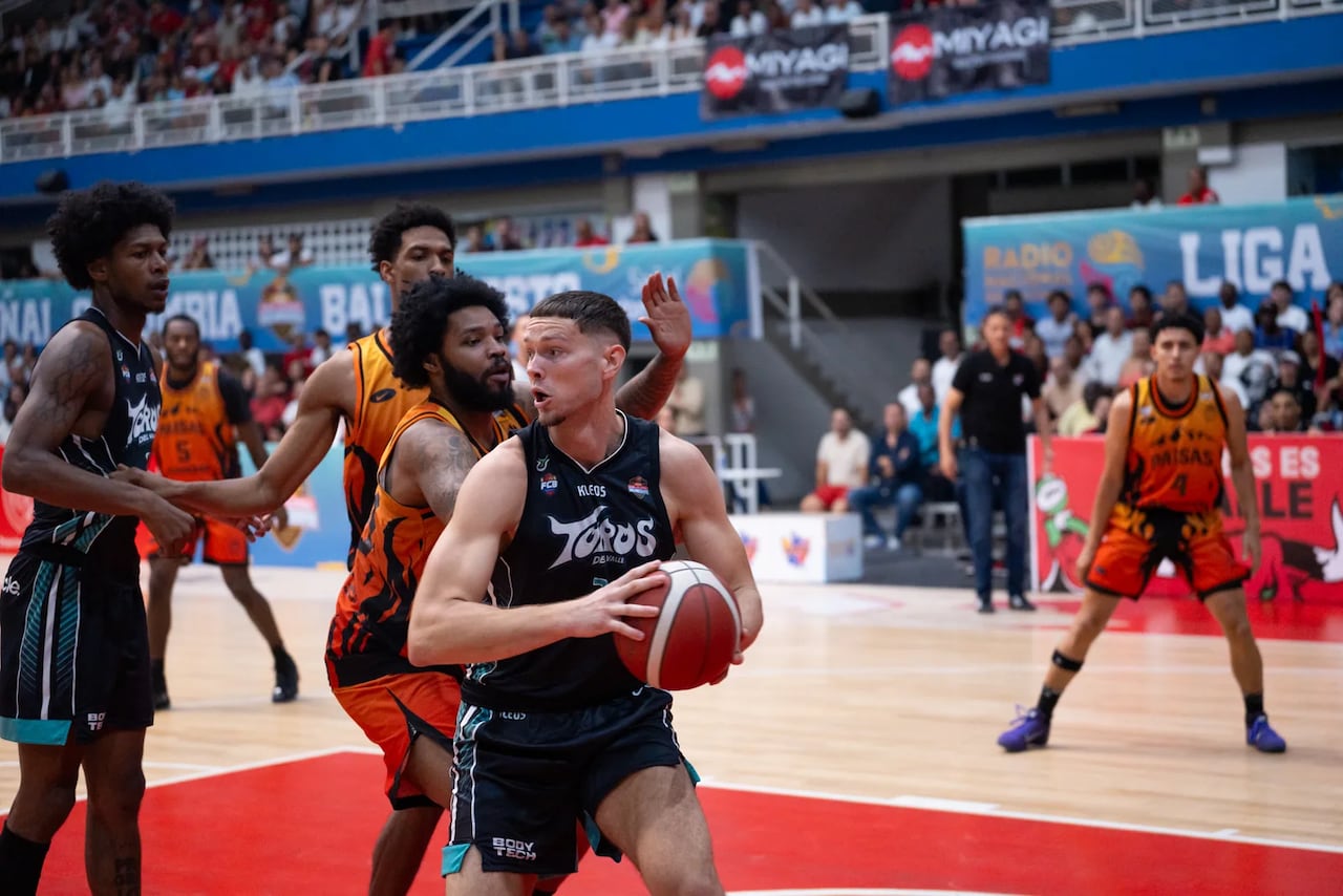 Imagen del segundo partido de la final de la Liga de Baloncesto entre Toros del Valle y Paisas.