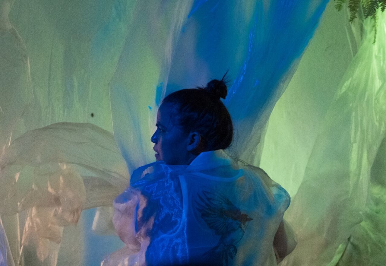 La obra se presenta en la Carrera 6 #4-35, Antiguo espacio T (a un lado de la Secretaría de Cultura).