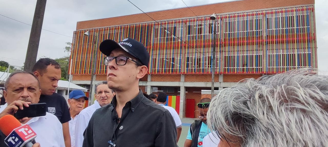 colegio Rodrigo Lloreda en el oriente con el ministro de educación.