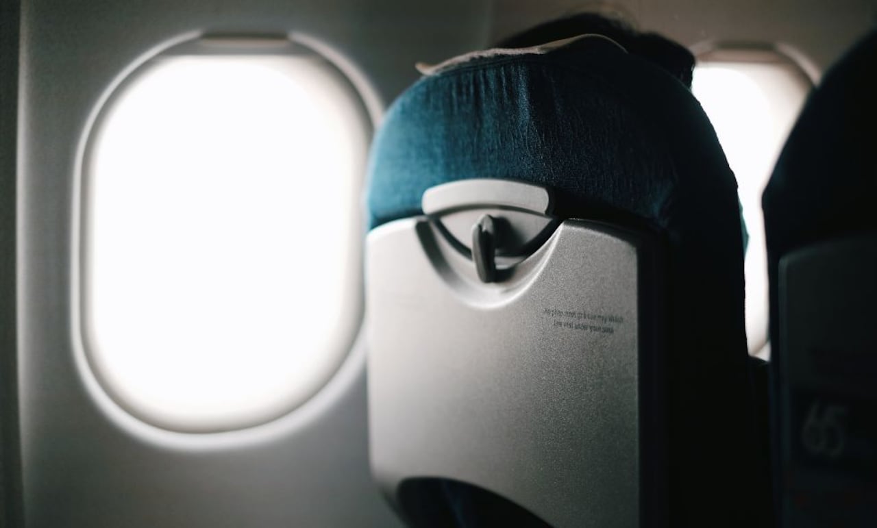 Si bien estos objetos o lugares en el avión están generalmente sucios, no representan un riesgo significativo para la salud de los pasajeros.