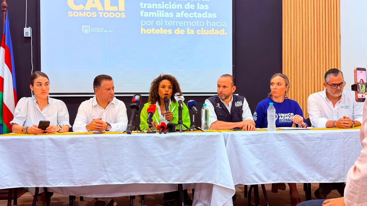La Alcaldía analiza alternativas para fortalecer la atención pediátrica, mientras avanza en la recuperación de viviendas, colegios y centros de salud afectados por el sismo.