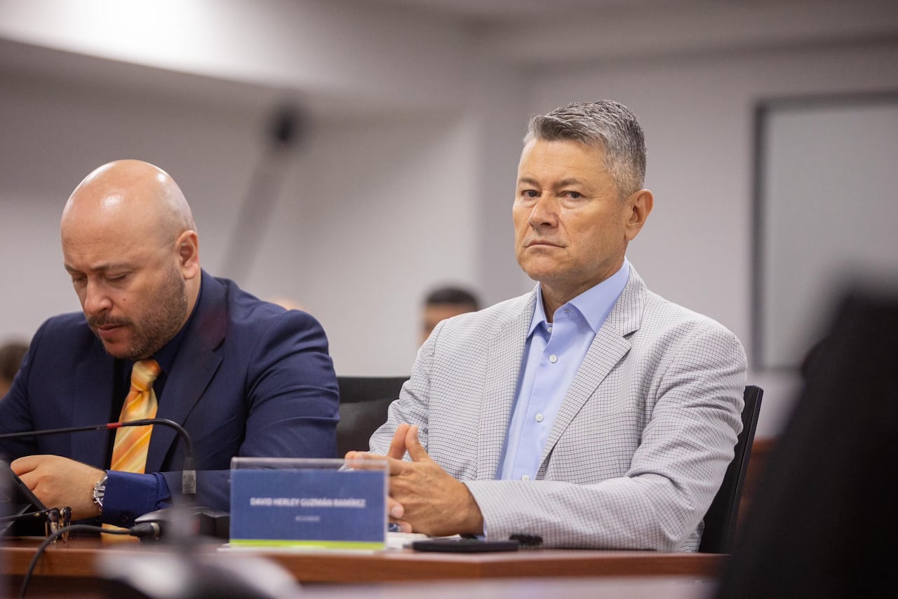 De los 10 comparecientes imputados por la JEP en ese proceso, ocho aceptaron cargos y dos —entre ellos el coronel (r) David Guzmán— optaron por la ruta adversarial.