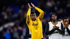 Yerson Mosquera (uniforme amarillo), defensa del Wolves y la Selección Colombia.