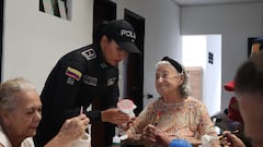 La subintendente Catalina Isabel Carrascal se convirtió en la nieta adoptiva de cientos de adultos mayores que han sido abandonados por sus familias en Cali. Con su vocación, ayuda a la garantía de los derechos de esta población especial.