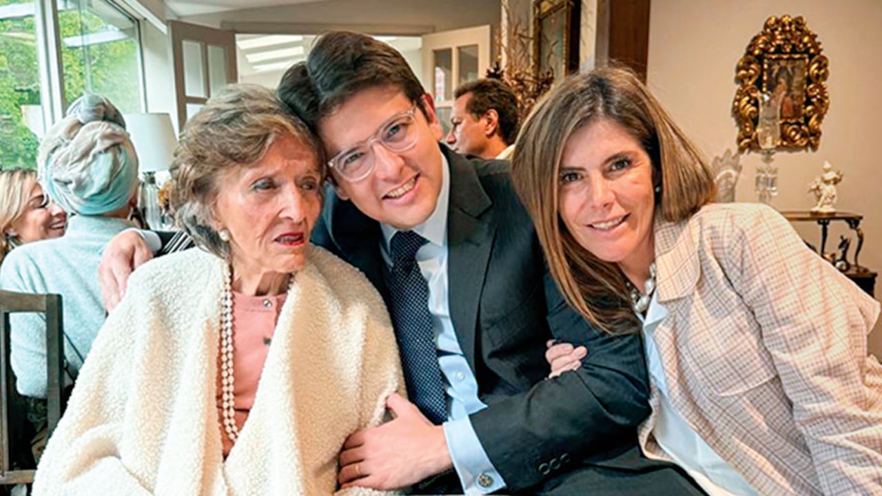 “Mi abuela (Nydia Quintero) es mi persona favorita. Ella nunca dejó que olvidáramos el amor de mi mamá”.