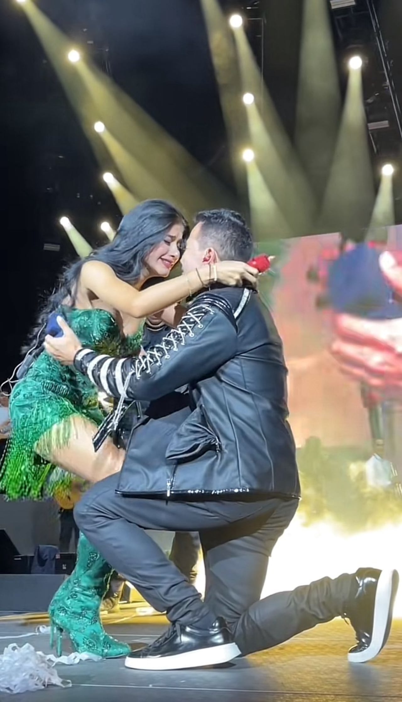 Jhonny Rivera y Jenny López se casan.