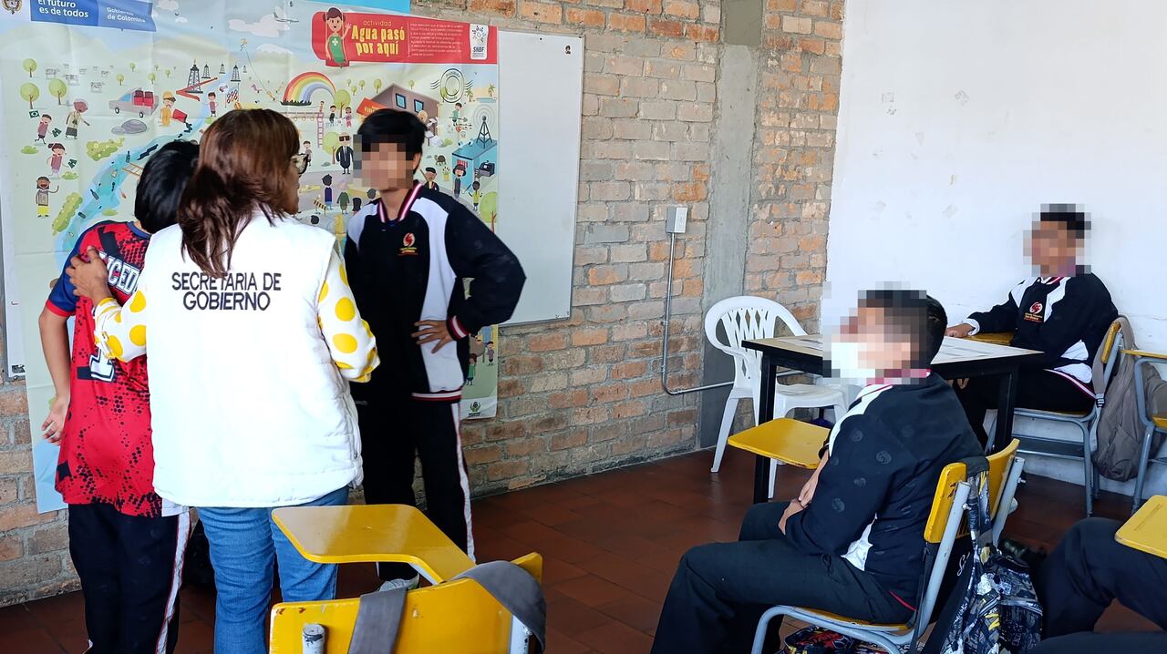 “La Policía Nacional se integró a esta iniciativa, todo porque es una entidad aliada que vela por la garantía de los derechos de los niños, niñas y adolescentes de la ciudad, de la mano de la administración municipal. La iniciativa se viene desarrollando desde abril y el objetivo es brindar a los menores de edad entornos protectores”, explicó el alcalde de Popayán, Juan Carlos Muñoz Bravo.