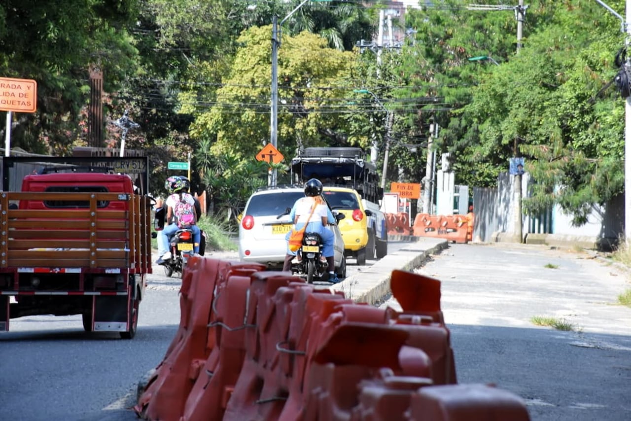 El País Denuncia Vías en mal estado, Barrio San Fernando Calle 4 entre Cras 37A y 36.