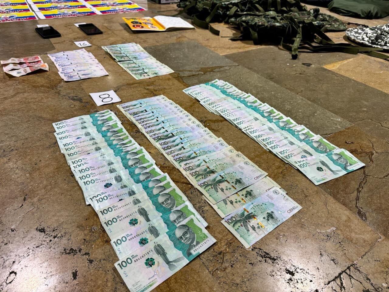 De acuerdo con el gobierno nacional, en el marco de la Circular Conjunta 40008 de abril de 2025, expedida por los ministerios de Minas y Energía, Justicia y Defensa, se han intensificado los controles al suministro de combustibles en zonas con presencia de cultivos ilícitos. Entre julio y agosto se bloquearon 49 estaciones de servicio y se inmovilizaron 53 vehículos por irregularidades en el transporte de combustibles.