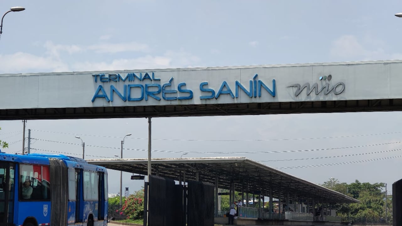 Usuarios del oriente de Cali esperan hasta una hora por los buses alimentadores del MÍO.