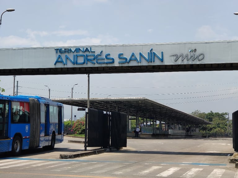 Usuarios del oriente de Cali esperan hasta una hora por los buses alimentadores del MÍO.