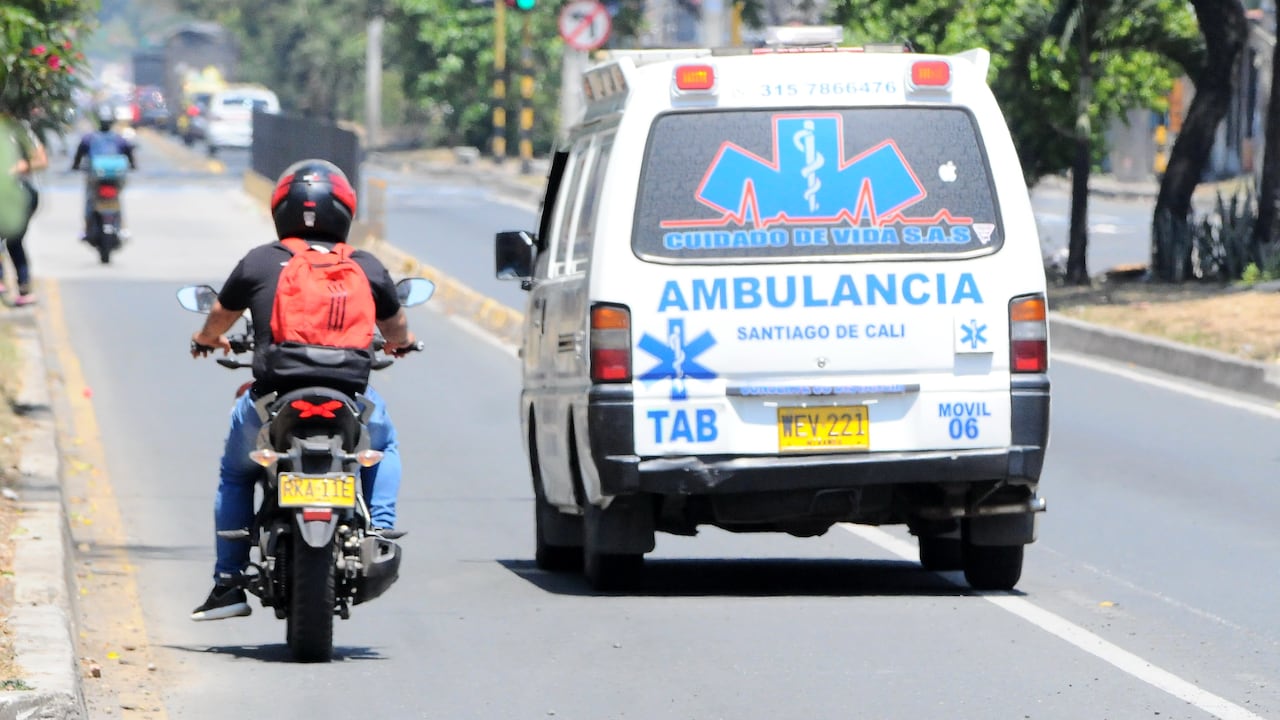 Cali: Cada vez son más frecuentes los accidentes en la ciudad por imprudencia de ambulancia, entre otras el uso indebido del carril del Mío. En lo corrido del año ya van más de 10, en esta ocasión un ciclista fue la víctima mortal.