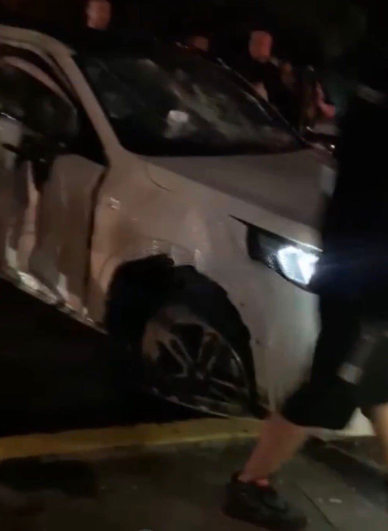 Camioneta se volcó en Cañasgordas y dejó dos heridos tras chocar contra un poste