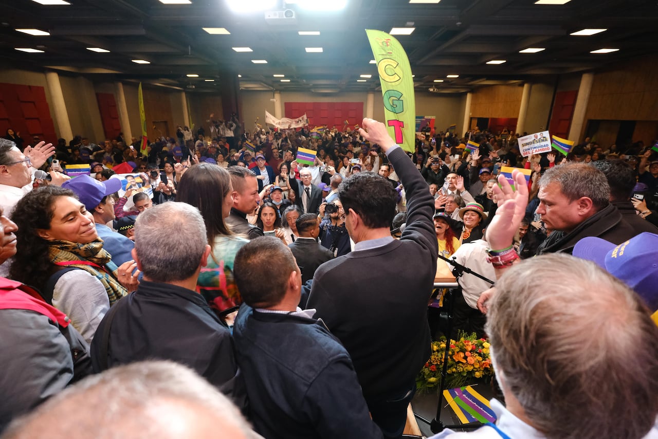 El Comando Central Unitario acompañó a Iván Cepeda durante la oficialización del apoyo de los movimientos sindicales a su campaña presidencial.