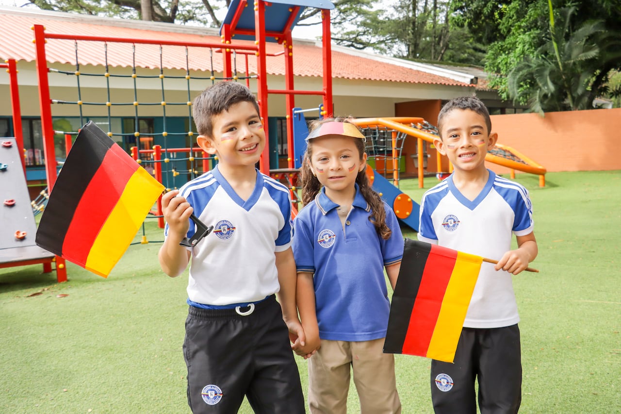 El colegio ofrece certificaciones internacionales y el Bachillerato Internacional.