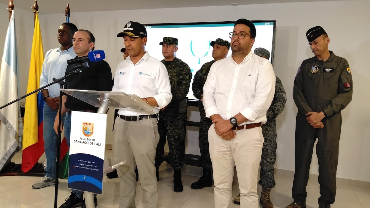 Rueda de prensa en conjunto entre el alcalde de Cali, Alejandro Eder, y el ministro de Defensa, Pedro Sánchez.