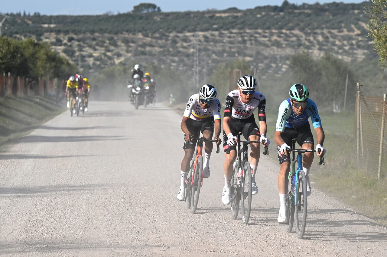 UBEDA, SPAIN - FEBRUARY 17: (L-R) Egan Bernal of Colombia and Team INEOS Grenadiers, Tim Wellens of Belgium and UAE Team Emirates - XRG and Jordan Labrosse of France and Decathlon AG2R La Mondiale Team attack in the chase group passing through a gravel strokes sector during the 4th Clasica Jaen Paraiso Interior 2025 a 169.2km one day race from Ubeda to Ubeda on February 17, 2025 in Ubeda, Spain. (Photo by Tim de Waele/Getty Images)