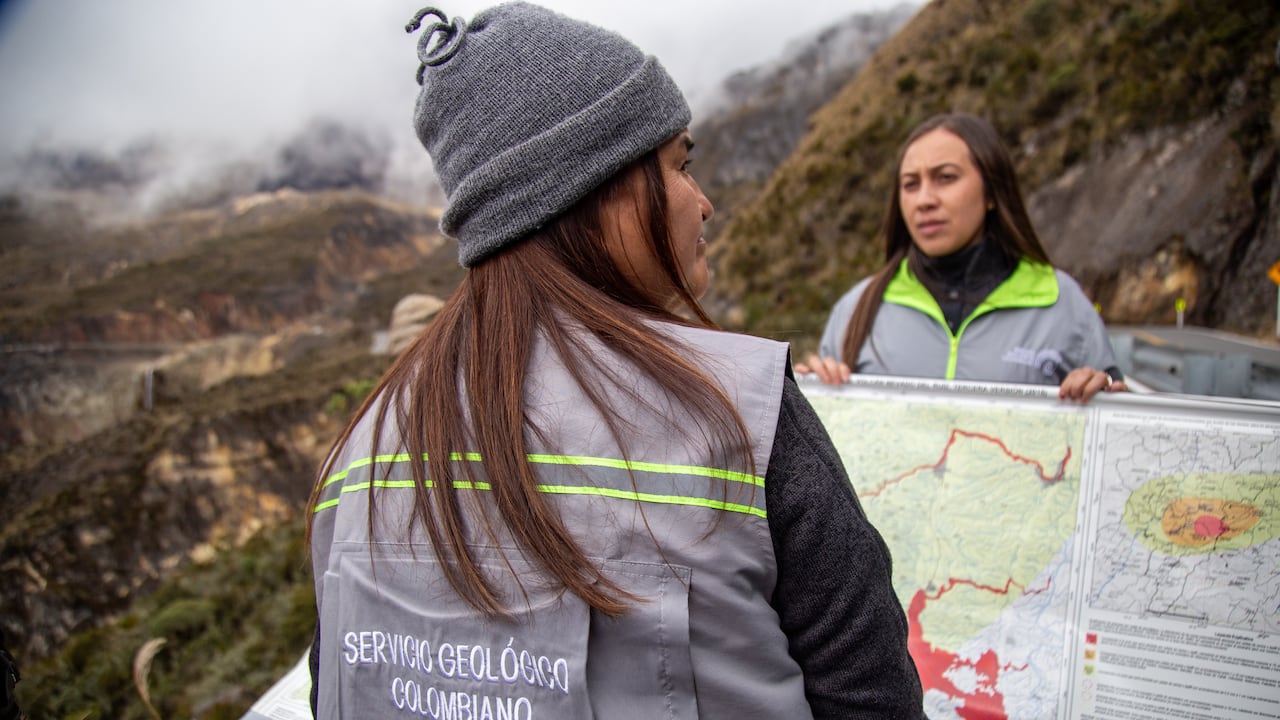 El objetivo principal del Servicio Geológico Colombiano es realizar investigación científica básica y aplicada del potencial de recursos del subsuelo, así como monitorear y evaluar las amenazas de origen geológico en el país