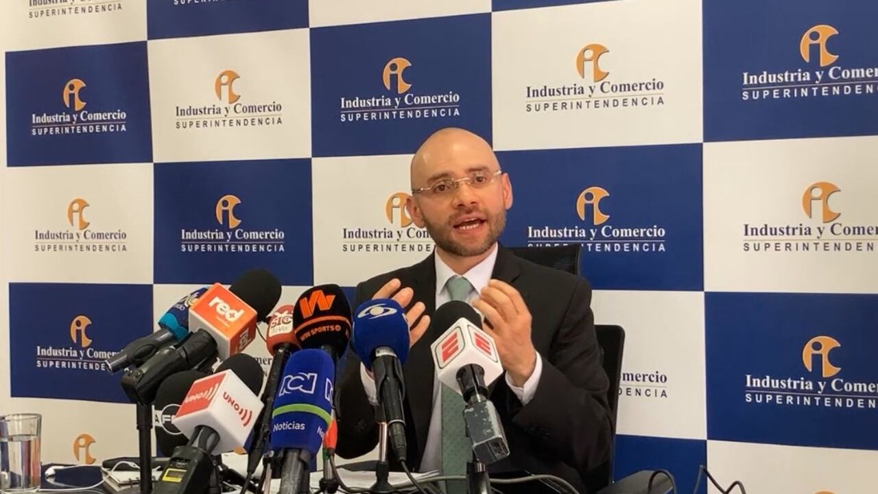 Francisco Melo, superintendente delegado para la protección de la competencia, fue el encargado de responder las preguntas de la prensa este viernes 22 de septiembre