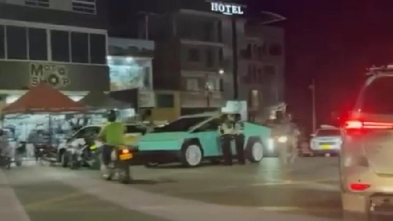 Camioneta Tesla Cybertruck.