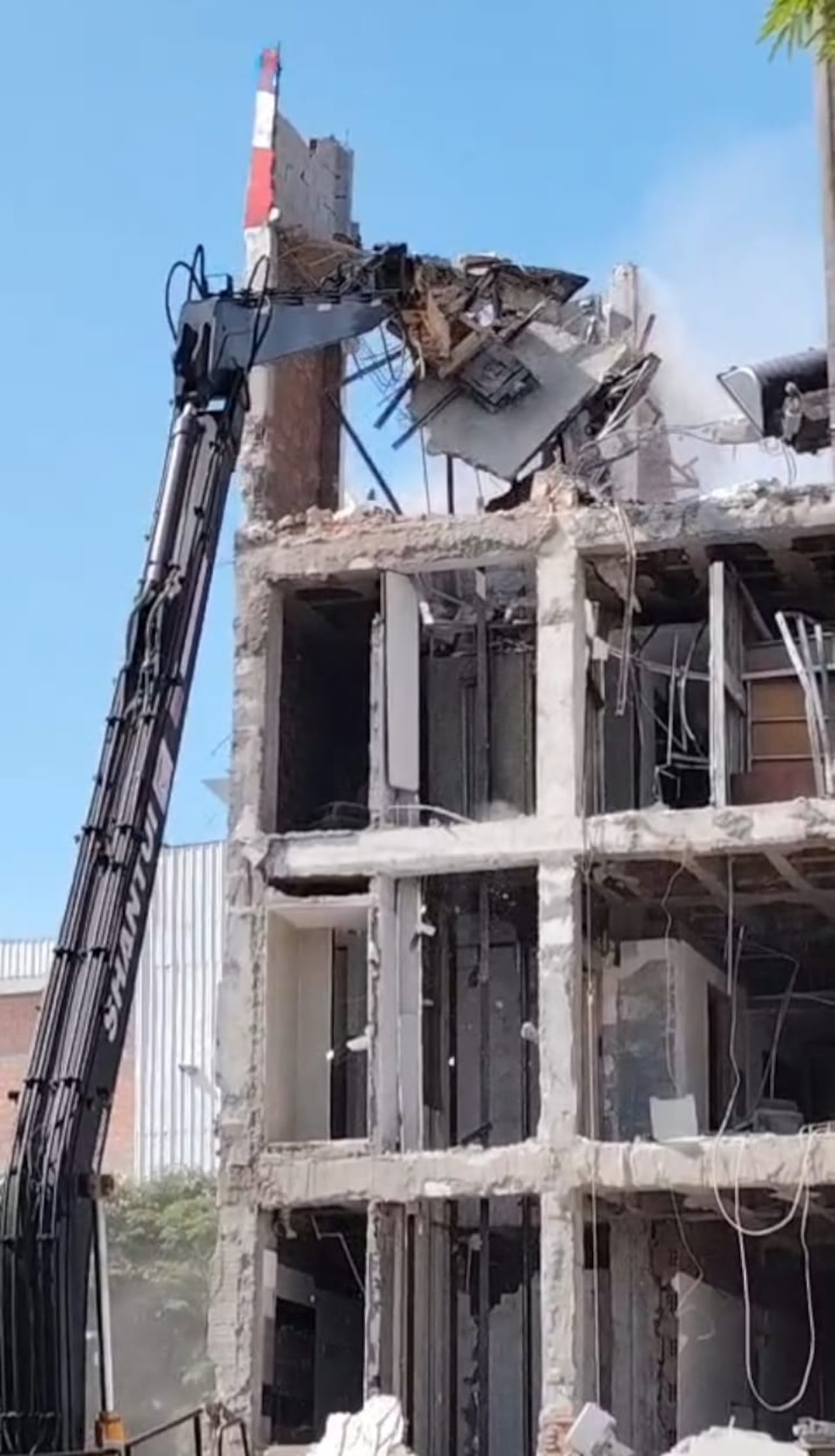 Por los trabajos de demolición del antiguo Motel Molino Rojo se realiza el cierre de la calzada en sentido sur-norte.