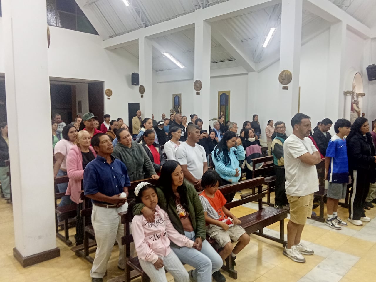Los arrullos y danzas tradicionales del Pacífico colombiano hacen parte de las celebraciones religiosas en la parroquia, de ahí que la eucarística es mucho más amena, pero contudente a la hora de conocer el evangelio.