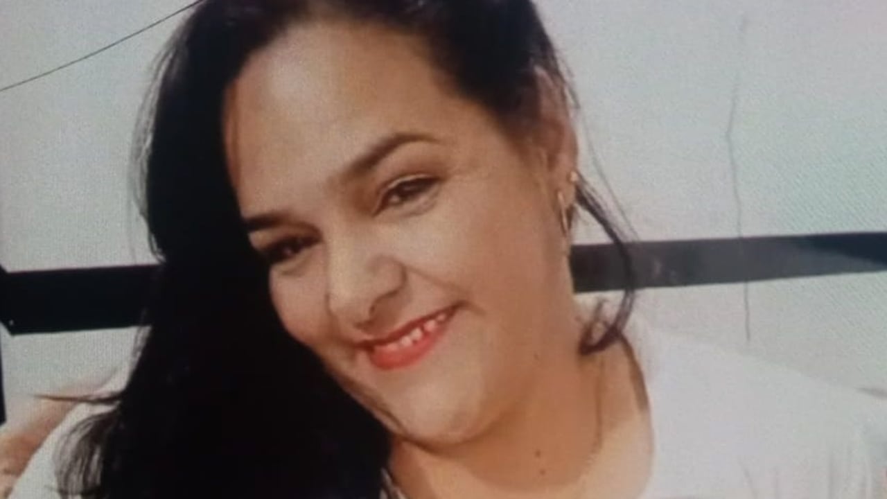 Las autoridades avanzan en las diligencias para establecer las circunstancias del crimen, identificar a los responsables y determinar si la actividad comunitaria de la víctima estaría relacionada con el homicidio.