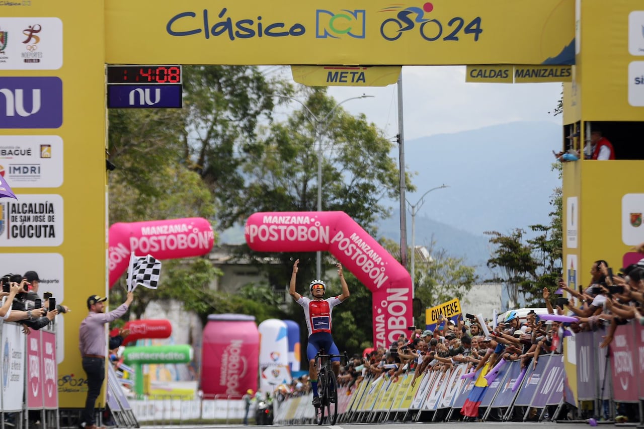 Kevin Castillo cruzando la meta en Manizales.