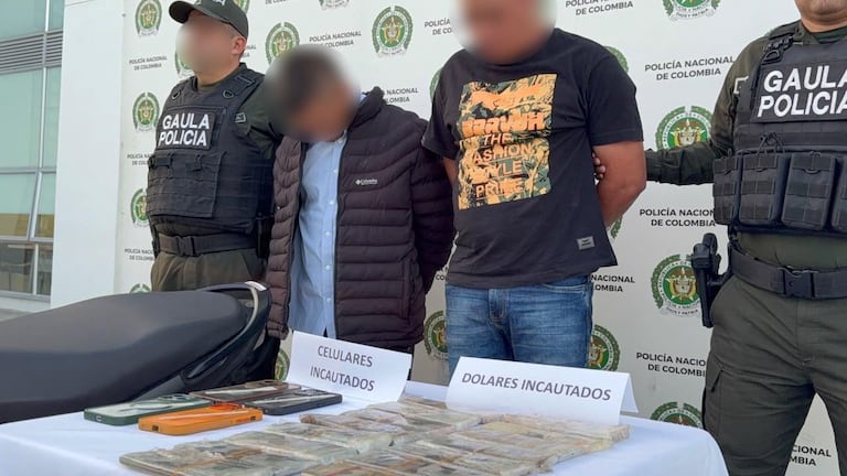 Agentes del Gaula Cauca y de la Policía Metropolitana de Popayán adelantan la captura en flagrancia de dos presuntos extorsionistas, quienes exigieron 60 millones de pesos a una mujer y su familia bajo amenazas contra sus vidas