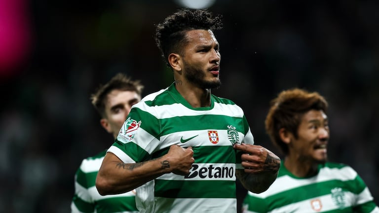 Luis Javier Suárez luego de marcarle al Porto en la Copa de Portugal.