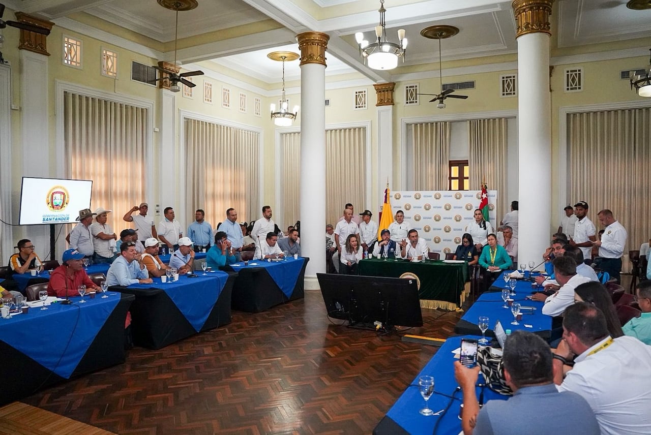 Mesa de concertación de las comunidades y la Gobernación de Santander ante impuesto predial.