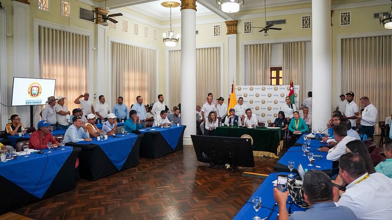 Mesa de concertación de las comunidades y la Gobernación de Santander ante impuesto predial.