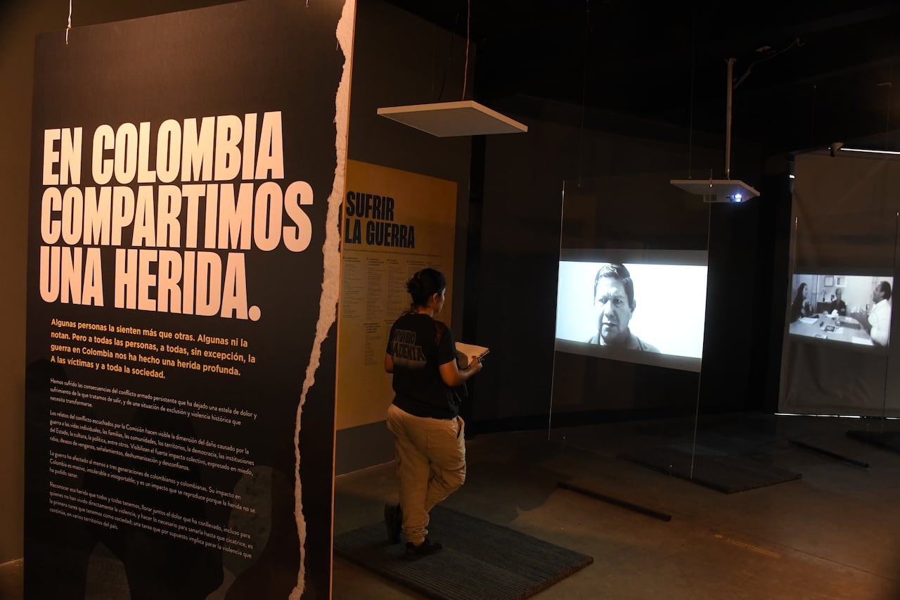 Cali: Apertura de la exposición del Informe Final de la Comisión de la Verdad en la Biblioteca Departamental. Foto José L Guzmán. EL País.