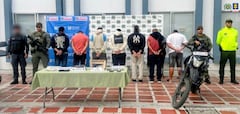 La estructura delincuencial interceptaba tractocamiones en el corredor vial Popayán-Cali-Pasto. Con armas de fuego y haciéndose pasar por disidentes de las Farc, retenían a los conductores para desviar los vehículos y saquear cargamentos millonarios, afectando gravemente la economía y seguridad del gremio.