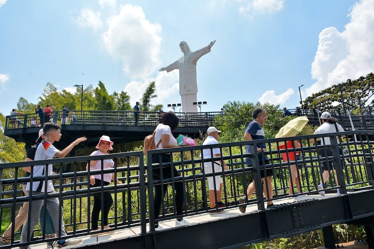 Foro ciudadano sobre las problemáticas en inmediaciones del parque Cristo Rey. Foto Jorge Orozco