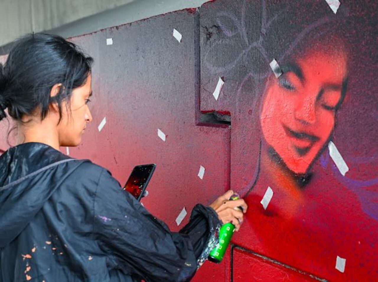 Barra del América y Alcaldía de Cali pintan nuevo mural en el puente de la Autopista Suroriental con Carrera 24, en el marco del programa ‘Cali Narrando Paz’
