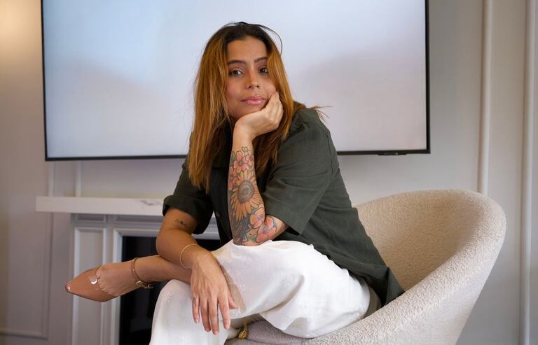 Milo Varela es una artista visual, fotógrafa y directora creativa colombiana, hija del
maestro Jairo Varela (Q.E.P.D.).