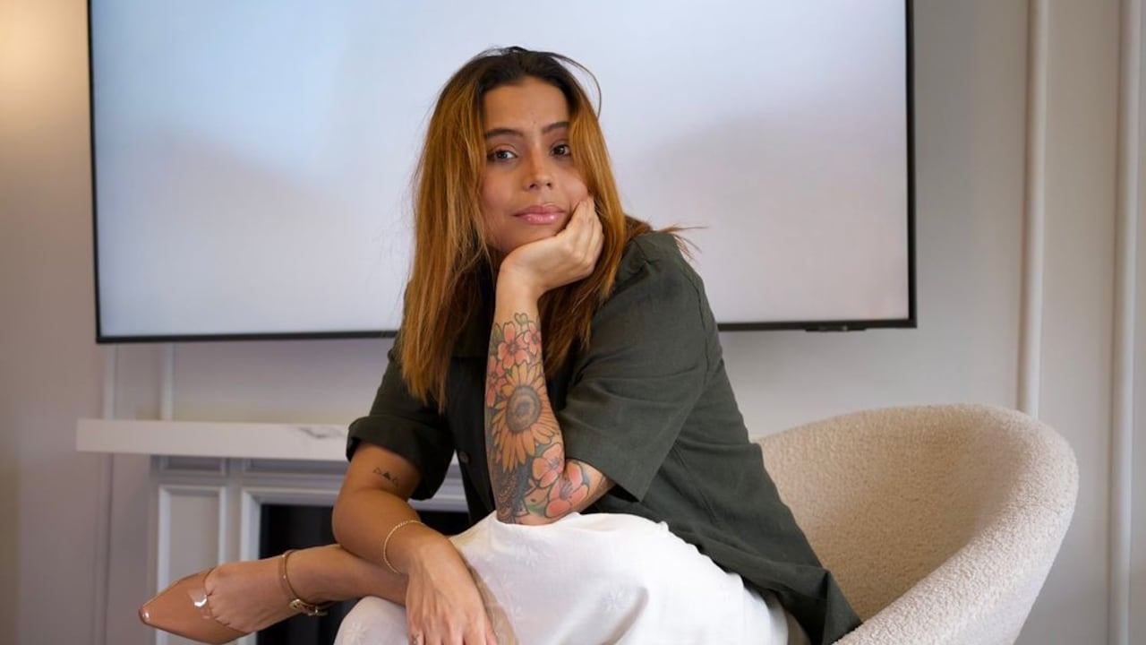 Milo Varela es una artista visual, fotógrafa y directora creativa colombiana, hija del
maestro Jairo Varela (Q.E.P.D.).