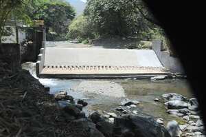 Cali: ( Rio Cauca) Disminución considerable del caudal del río Cali y Meléndez genera preocupación y toma de algunas medidas por parte de Emcali para evitar el suministro del preciado líquido en las laderas inicialmente. Foto José L Guzmán. El País. sept 21-23