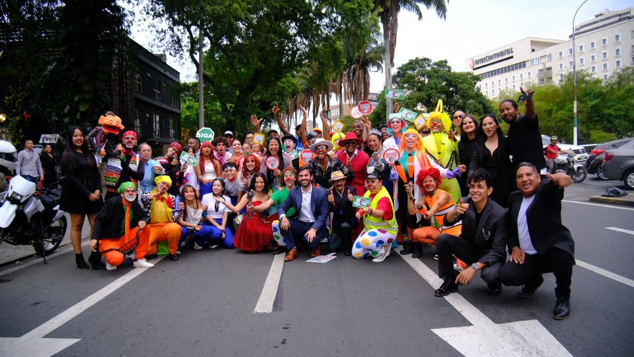 Artistas, gestores culturales y actores institucionales participan en una jornada de cierre de la campaña ‘Pensala Vé’, que integró pedagogía, arte urbano y cultura vial para promover una movilidad más segura en Cali.
