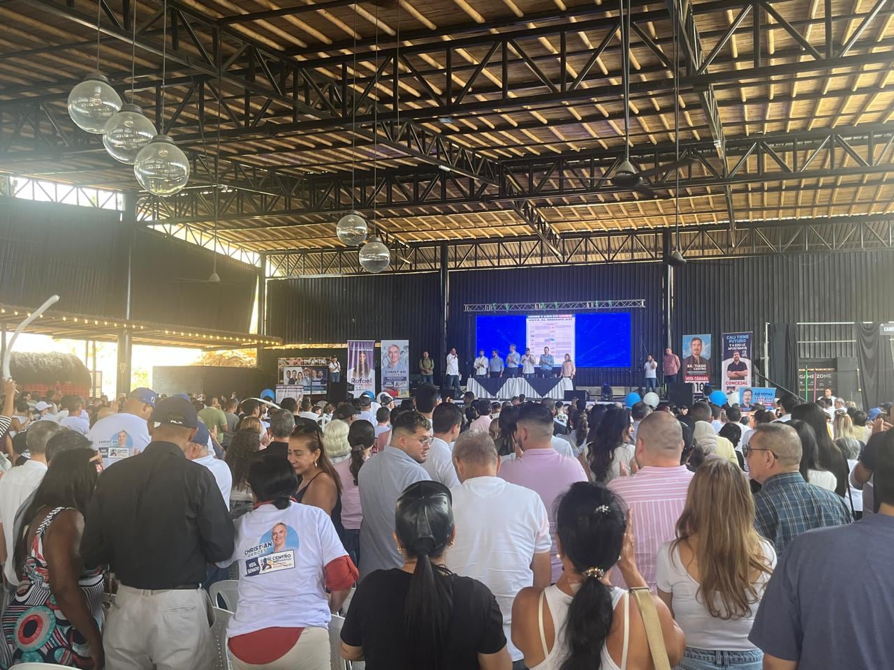 Los asistentes firmaron un compromiso público por seguridad, movilidad e inversión.