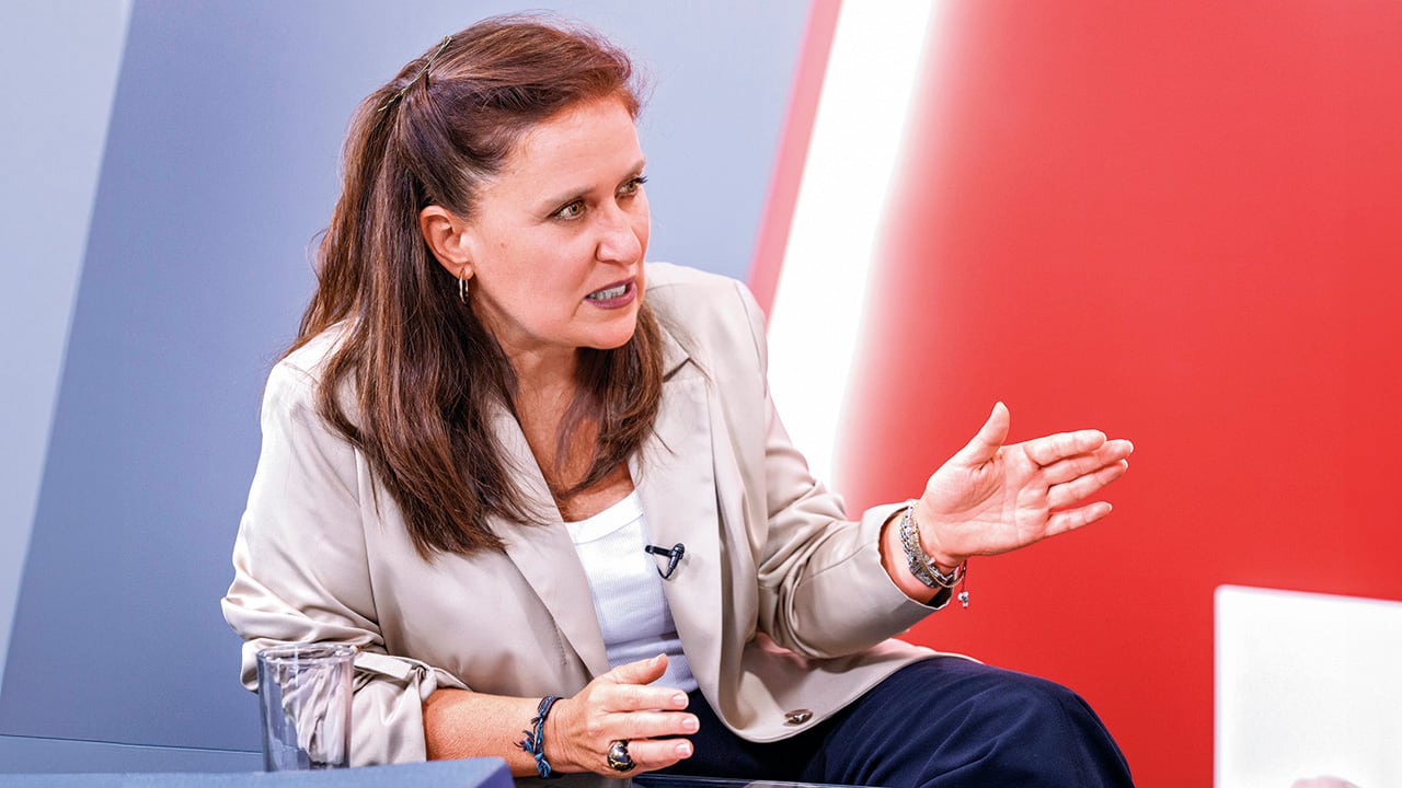 Eva Ferrer, exconsejera presidencial para la Reconciliación, habló en SEMANA sobre una presunta red criminal en la que estaría implicada Verónica Alcocer.