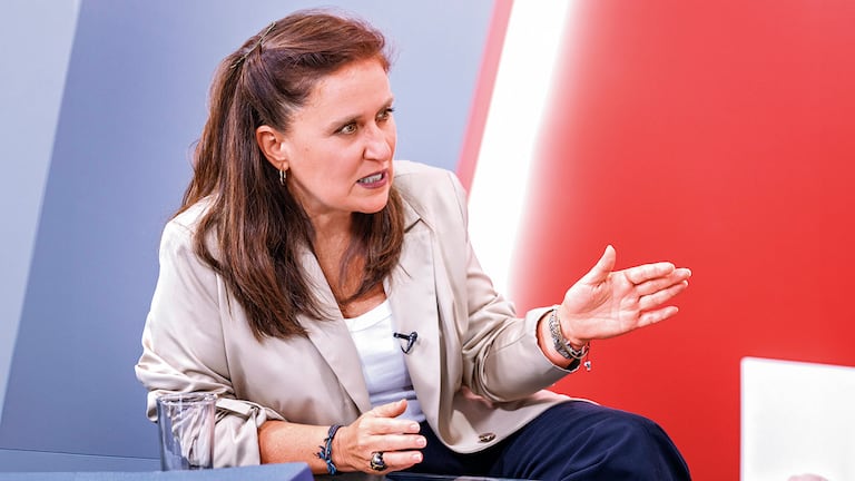 Eva Ferrer, exconsejera presidencial para la Reconciliación, habló en SEMANA sobre una presunta red criminal en la que estaría implicada Verónica Alcocer.