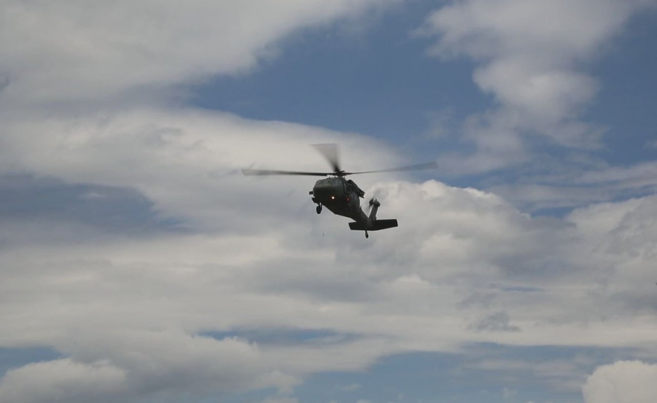 Tropas del Ejército y la Fuerza Aeroespacial adelantan operaciones ofensivas contra la estructura Jaime Martínez en el Cauca.