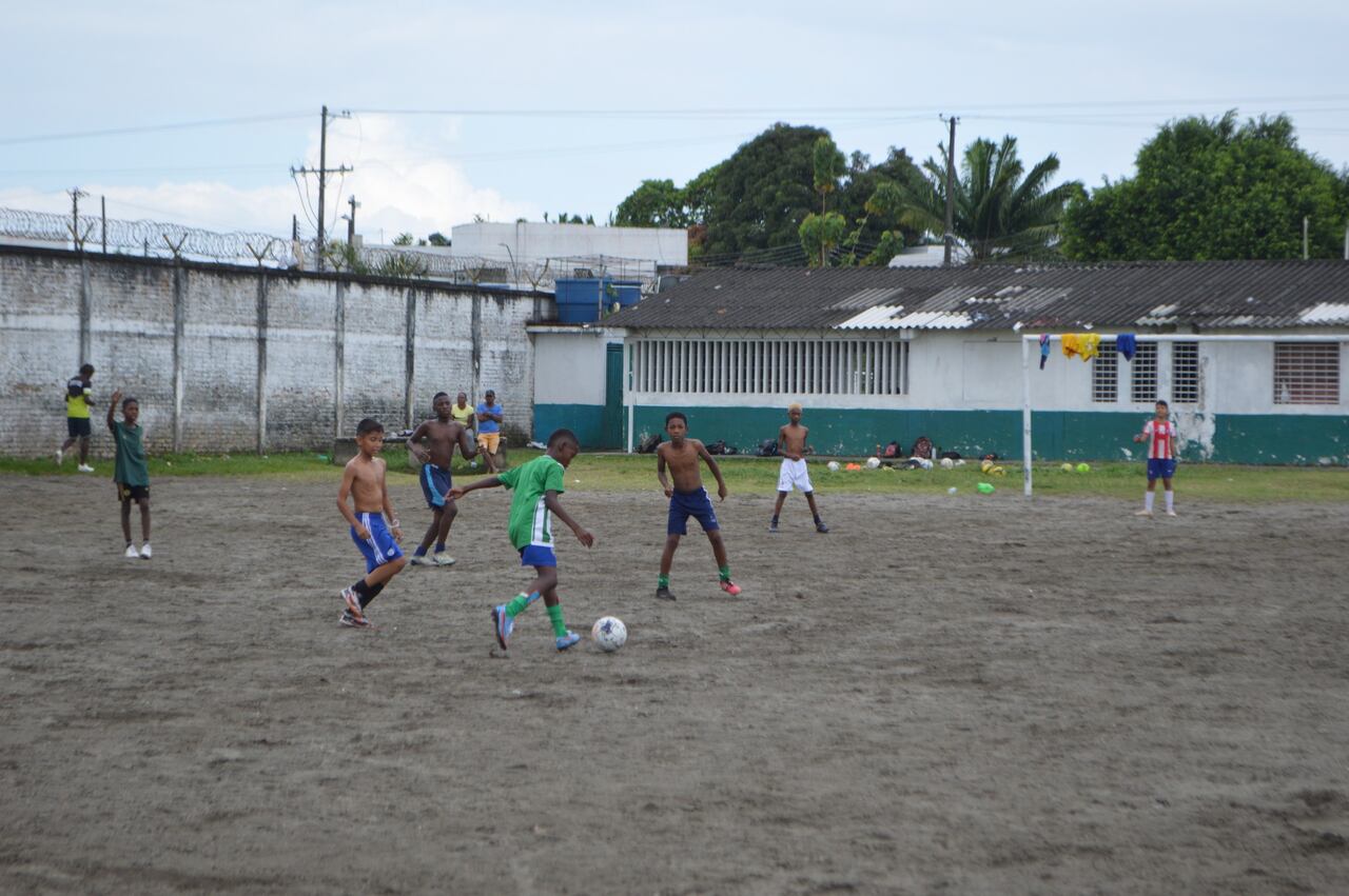 Estos son algunos de los jóvenes que la fundación Fútbol Pazífico ha ayudado, por medio del deporte, a tener una mejor calidad de vida.