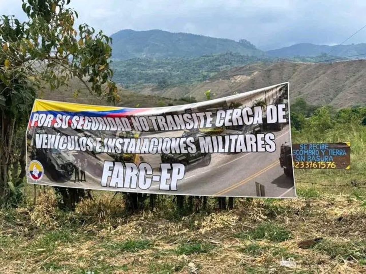 Pancartas atribuidas a las disidencias de las Farc fueron instaladas en inmediaciones del puente Galíndez, sobre la vía Panamericana.