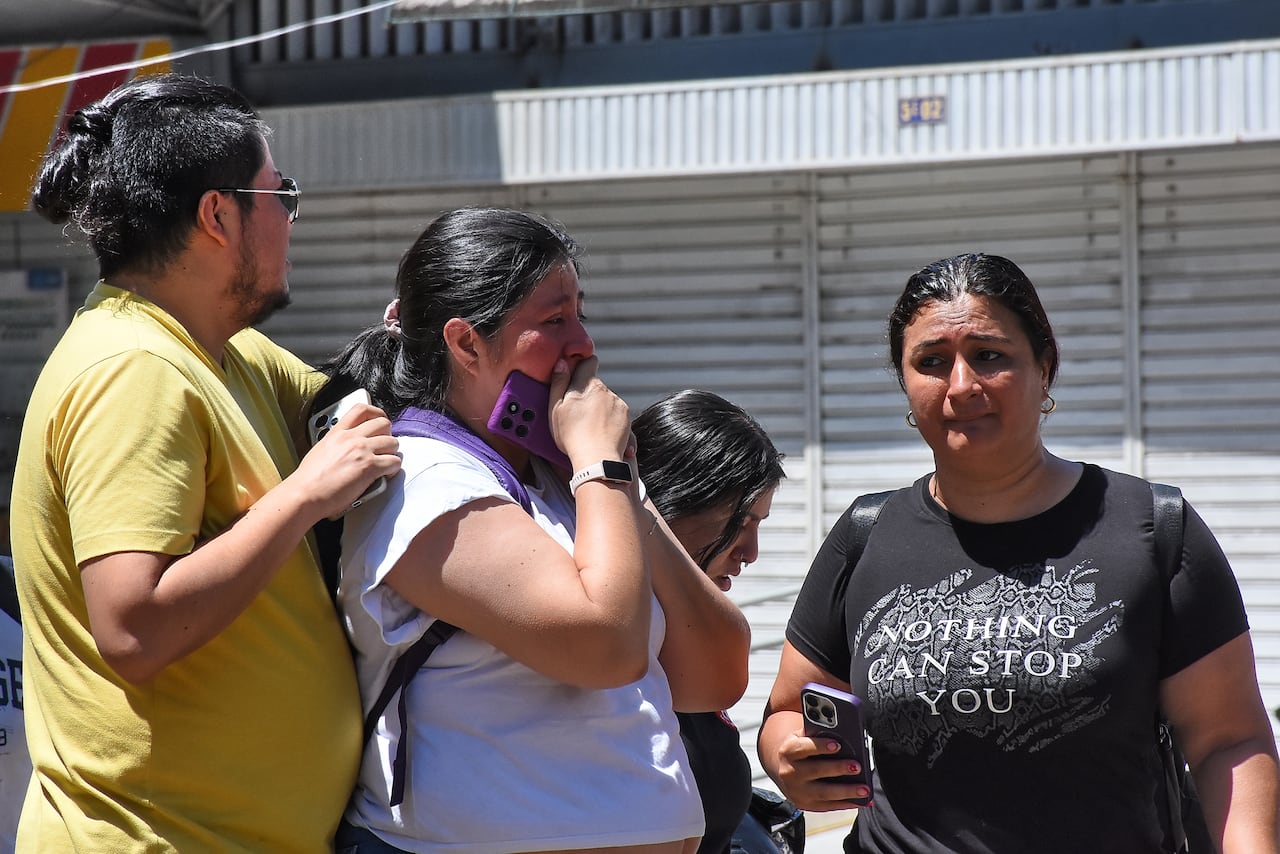Terremoto en Cali, Colapso de infraestructura en diferentes lugares de la ciudad. Clínica de Colores, DESA, Galería Alameda, Edificaciones sobre la avenida roosvelt y al frente del coliseo de Hockey Miguel Calero.