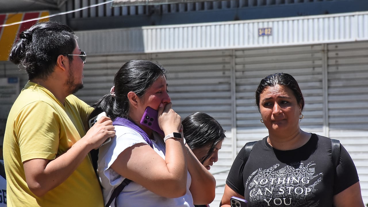 Terremoto en Cali, Colapso de infraestructura en diferentes lugares de la ciudad. Clínica de Colores, DESA, Galería Alameda, Edificaciones sobre la avenida roosvelt y al frente del coliseo de Hockey Miguel Calero.