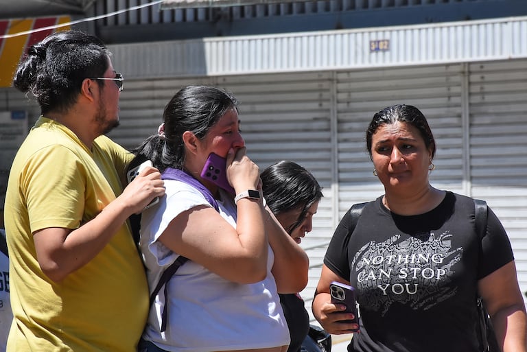 Terremoto en Cali, Colapso de infraestructura en diferentes lugares de la ciudad. Clínica de Colores, DESA, Galería Alameda, Edificaciones sobre la avenida roosvelt y al frente del coliseo de Hockey Miguel Calero.